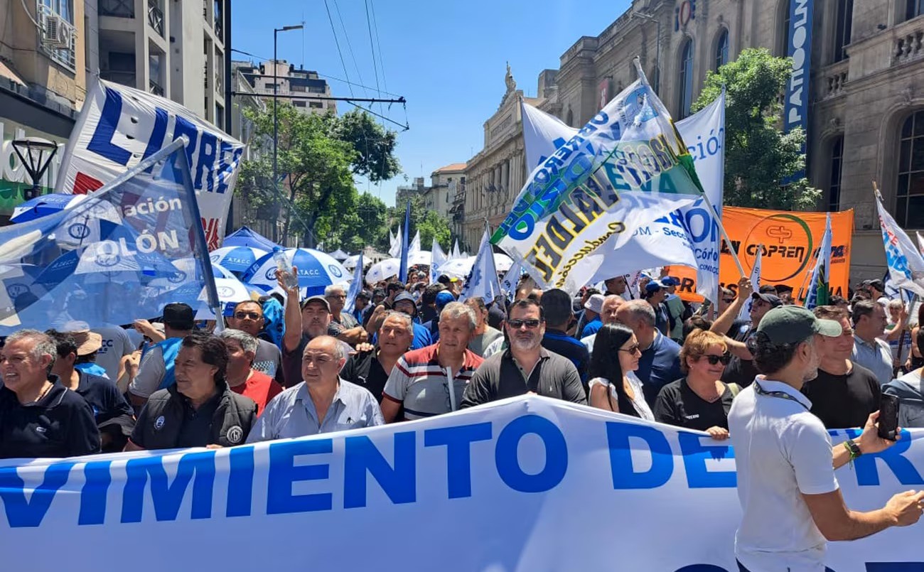 Paros y protestas en el centro: movimientos sociales repudian la visita de Milei a Córdoba | Córdoba