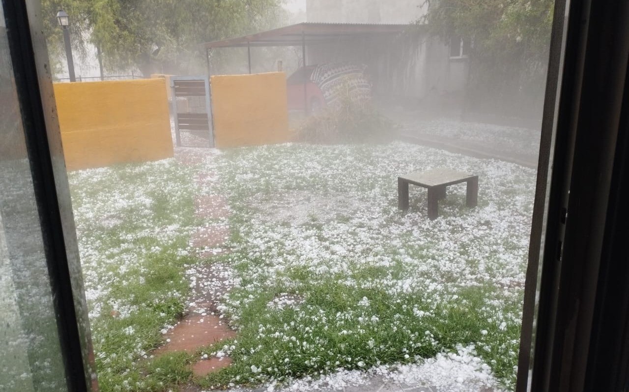 Continúa la alerta: impactante caída de granizo en Capilla del Monte | Córdoba