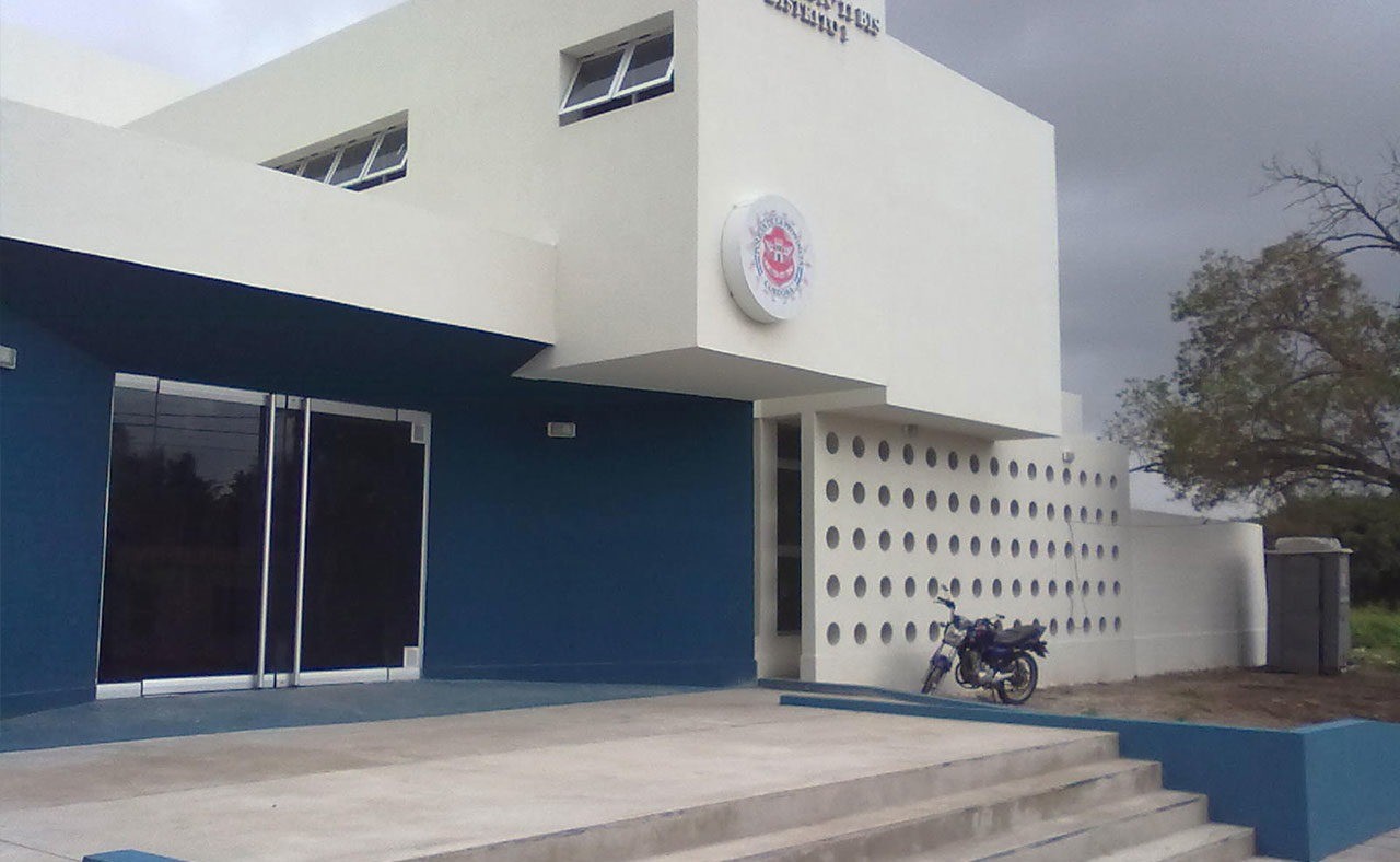 De no creer: detuvieron a un hombre robando la batería de un auto dentro de una comisaría | Córdoba