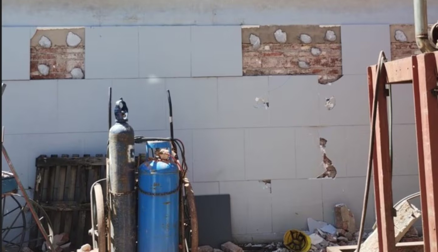 A un hombre se le cayó la pared encima mientras limpiaba y debió ser internado de urgencia en Córdoba | Córdoba