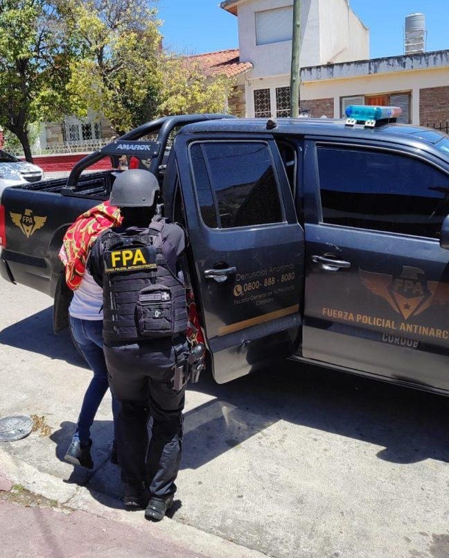FPA detuvo a dos mujeres y secuestró cocaína en barrio San Vicente | Córdoba
