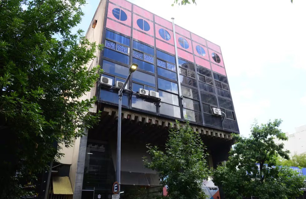 Se incendió el edificio del Ministerio de Educación y evacuaron a más de 60 personas | Córdoba