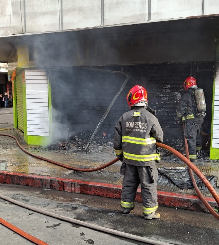 Se prendió fuego un local de ropa en el centro de Córdoba | Córdoba