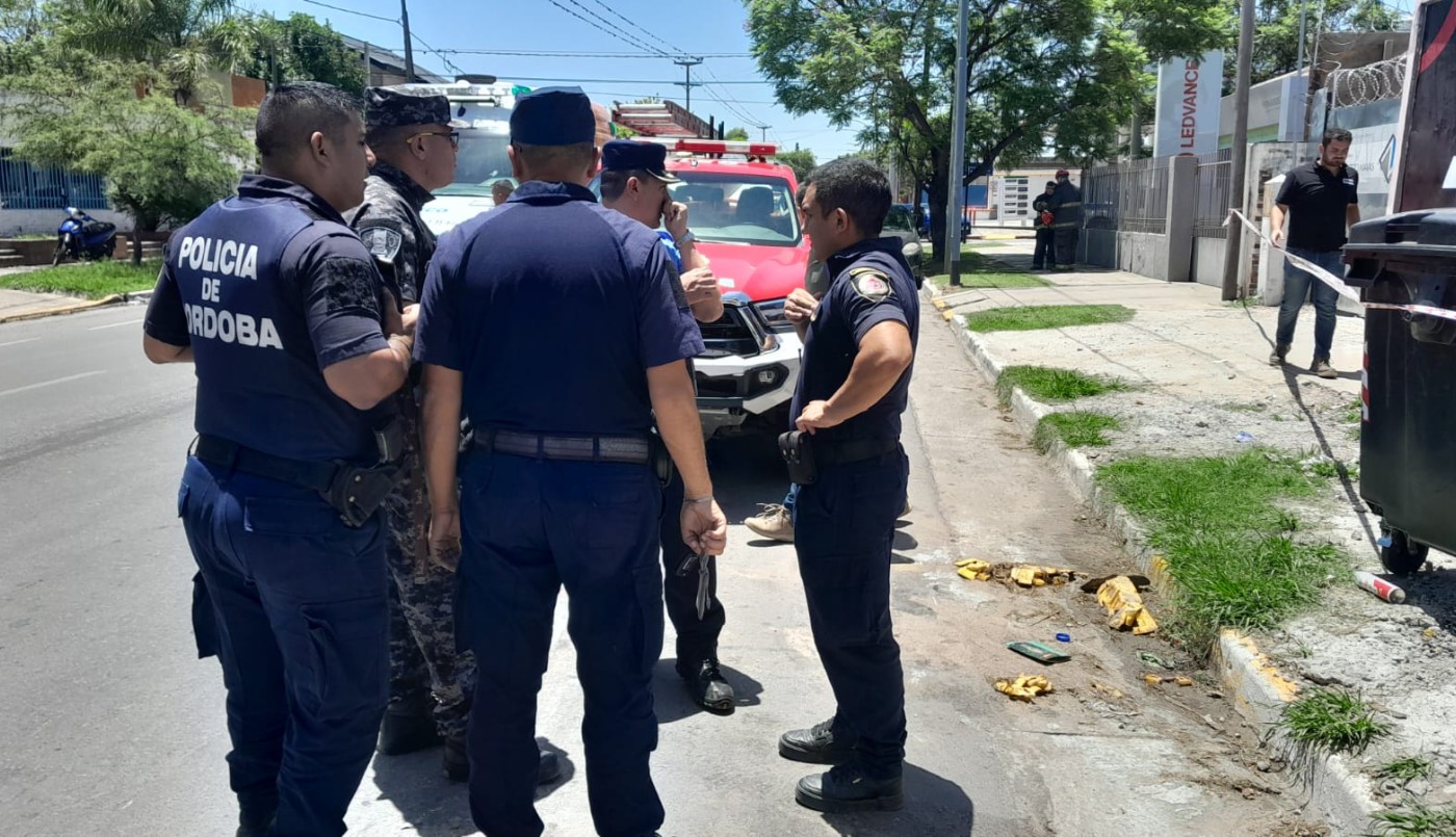 Una pared aplastó a tres obreros en el barrio Villa Belgrano: hay uno en estado crítico | Córdoba
