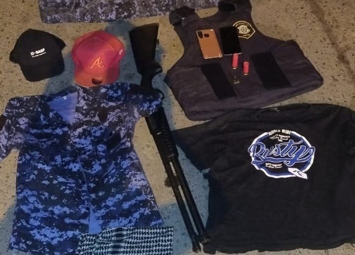 Córdoba: detuvieron a tres hombres que circulaban con armas y uniformes de la Policía de Buenos Aires | Córdoba