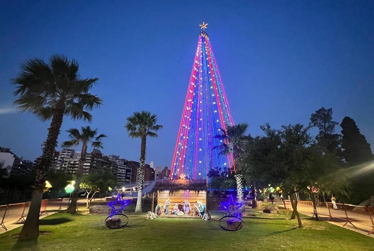 Hoy se enciende el árbol de Navidad en el Faro del Bicentenario | Córdoba