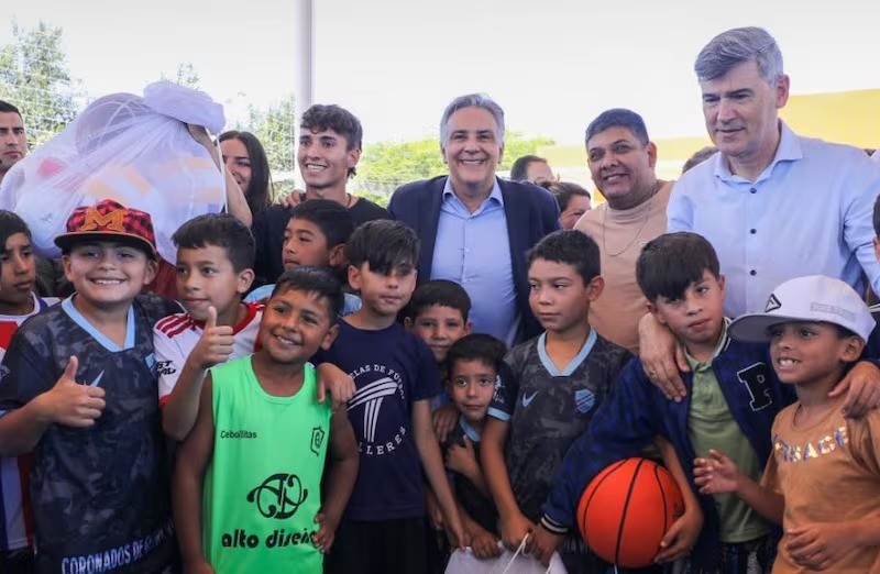 Llaryora inaugurará un polideportivo social cada 15 días durante los próximos seis meses | Córdoba