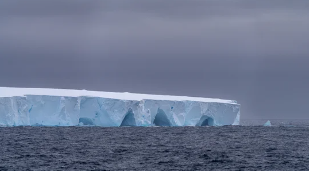 Se desprendió el iceberg más grande del mundo y navega por el océano: qué impacto tendrá | Actualidad