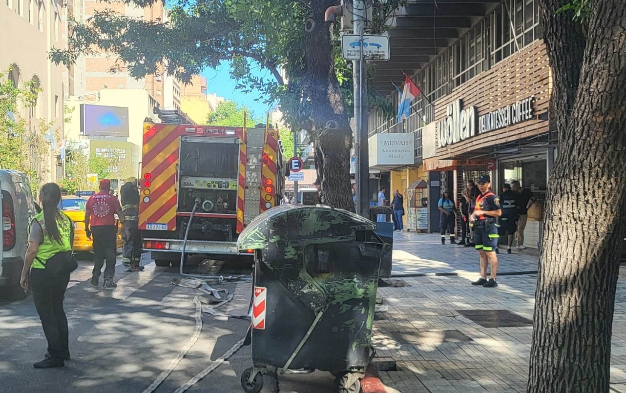 Contuvieron un incendio en el sótano de una heladería, en el centro de Córdoba | Córdoba