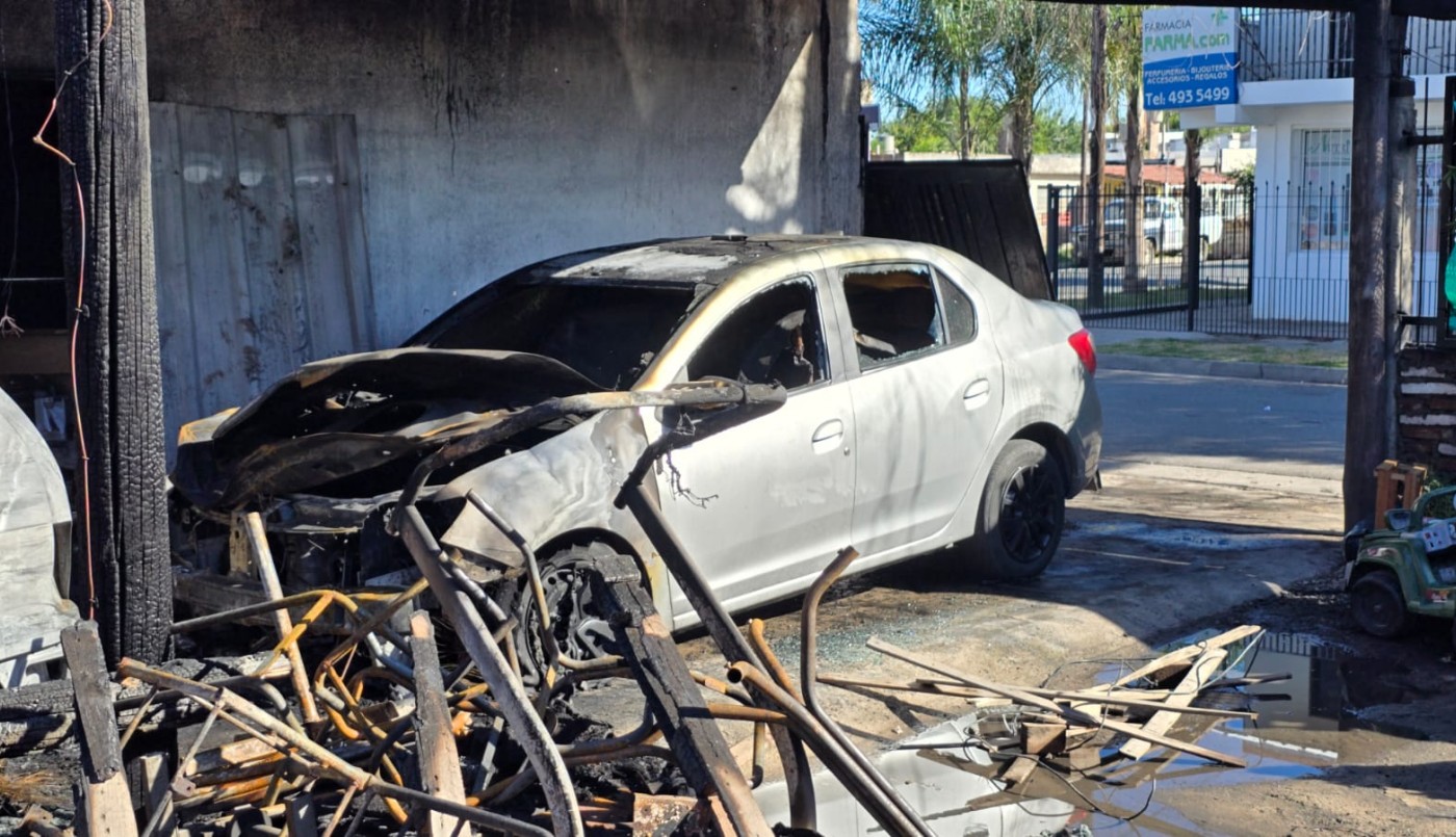 Dos vehículos se prendieron fuego en barrio Parque Futura: investigan las causas | Córdoba