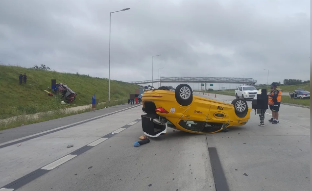Pareja herida tras choque y vuelco con un taxi | Córdoba