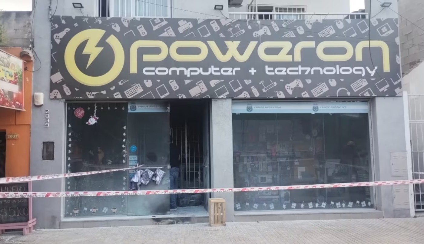 Lanzaron bomba molotov e incendiaron local de computación en Córdoba | Córdoba