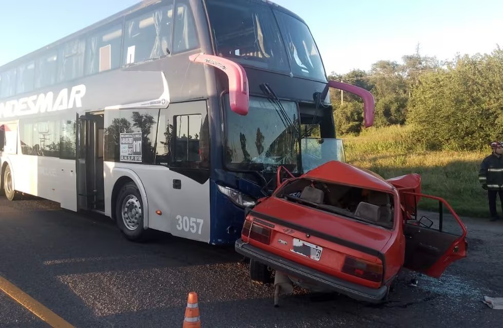 Una pareja falleció tras chocar contra un colectivo al sur de Córdoba: su hijo de 7 años está vivo de milagro | Córdoba