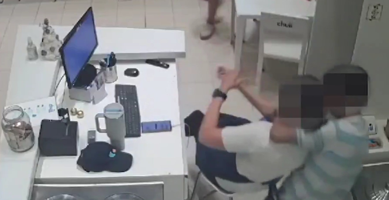 Video: dos adolescentes de 14 años golpearon y asaltaron a la empleada de una heladería en Argüello | Córdoba