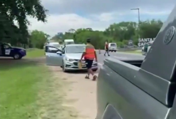 Video: le pusieron multa por tener el matafuegos vencido en Córdoba y apuntó contra la Policía Caminera | Córdoba