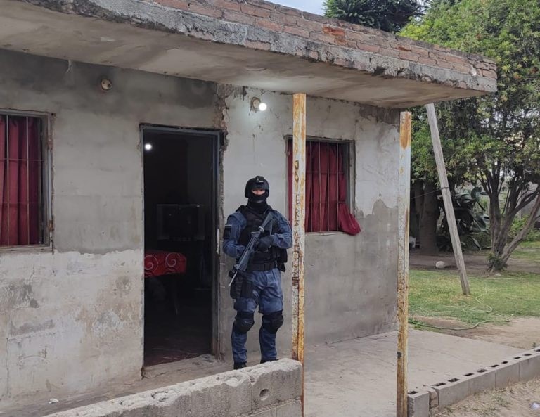 Operativo en Malvinas Argentinas: detuvieron a dos personas e incautaron estupefacientes | Córdoba