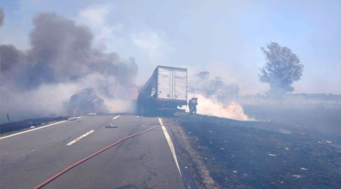 Tres camiones chocaron en el sur de Córdoba: un muerto y 2 heridos | Córdoba