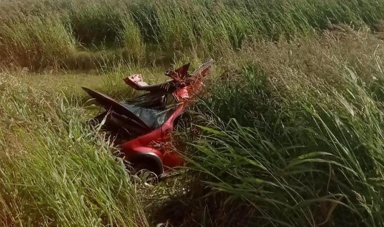 Grave siniestro vial al sur de Córdoba: un hombre de 64 años salió despedido tras volcar con su auto | Córdoba
