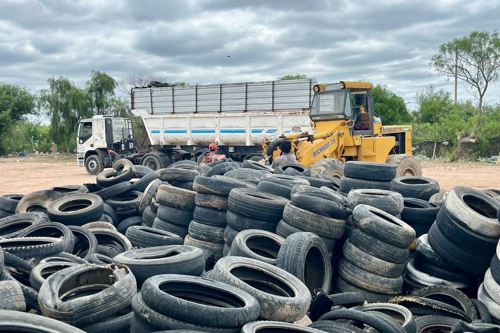 Retiran más de 1.000 toneladas de neumáticos en desuso para prevenir el dengue y fomentar la economía circular | Córdoba