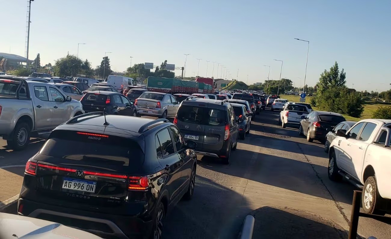 Caos de tránsito en el Aeropuerto de Córdoba tras el choque fatal | Córdoba
