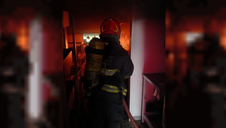 Bomberos combatieron dos incendios en la ciudad de Córdoba | Córdoba