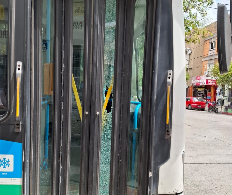 Detenido por agredir un colectivo tras conflicto vial | Córdoba