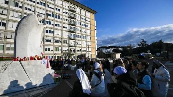 El Papa tuvo una buena noche de descanso, pero su pronóstico sigue siendo "reservado" | Actualidad