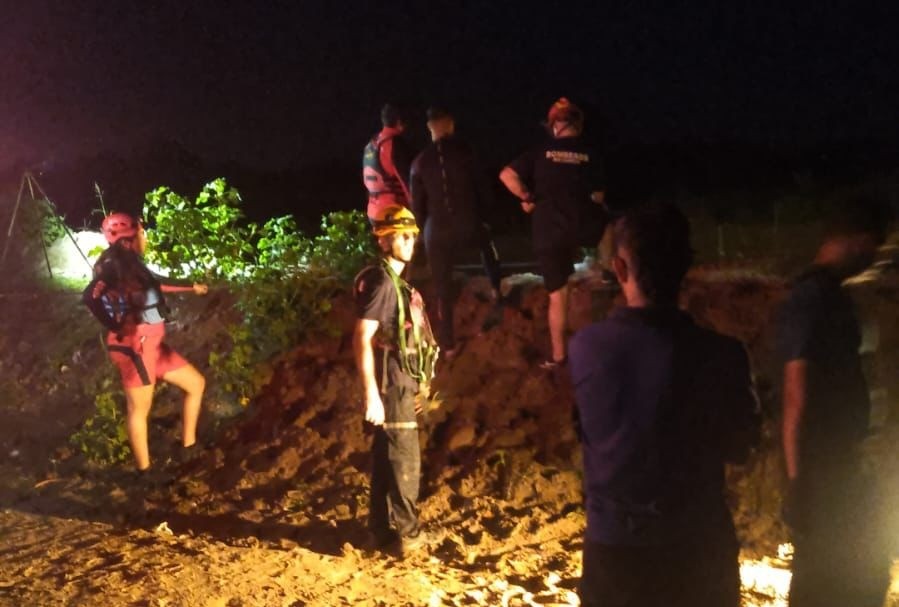 Rescataron a tres personas que quedaron atrapadas por la creciente en Río Cuarto | Córdoba