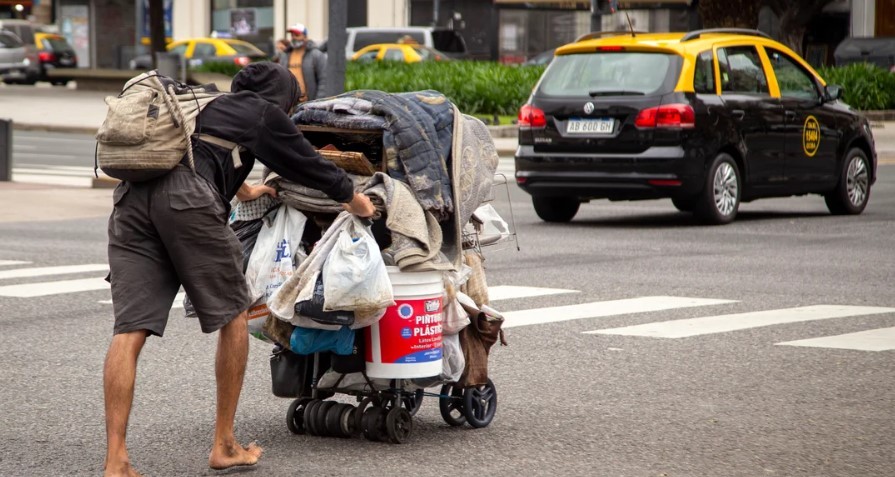 Canasta básica: una familia necesitó $1.057.923 para no ser pobre en febrero | Actualidad