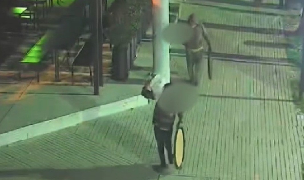 Robaron espejos y vinos de un bar en el Cerro de Las Rosas: los detuvieron | Córdoba