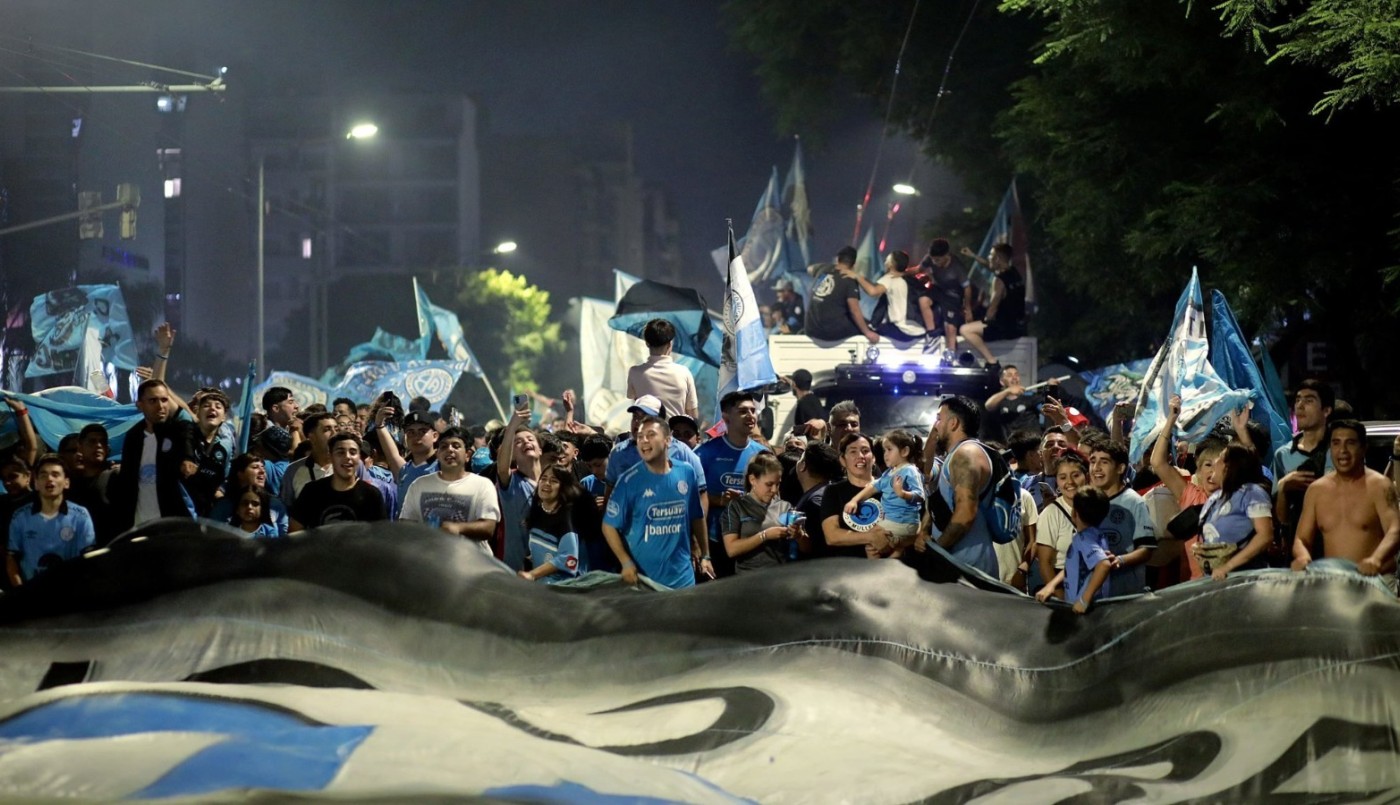 Los hinchas de Belgrano iniciaron los festejos por su aniversario 120 en las calles de Alberdi | Córdoba