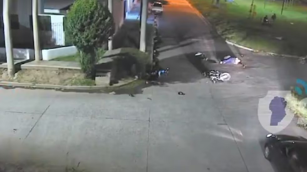 Impresionante choque entre dos motos quedó registrado por las camaras del 911 | Córdoba