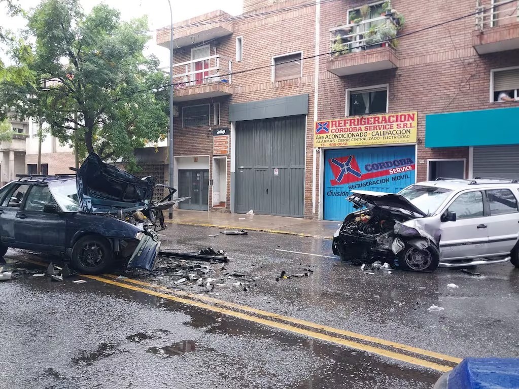 Un hombre falleció luego de chocar contra otro auto en barrio Pueyrredón | Córdoba