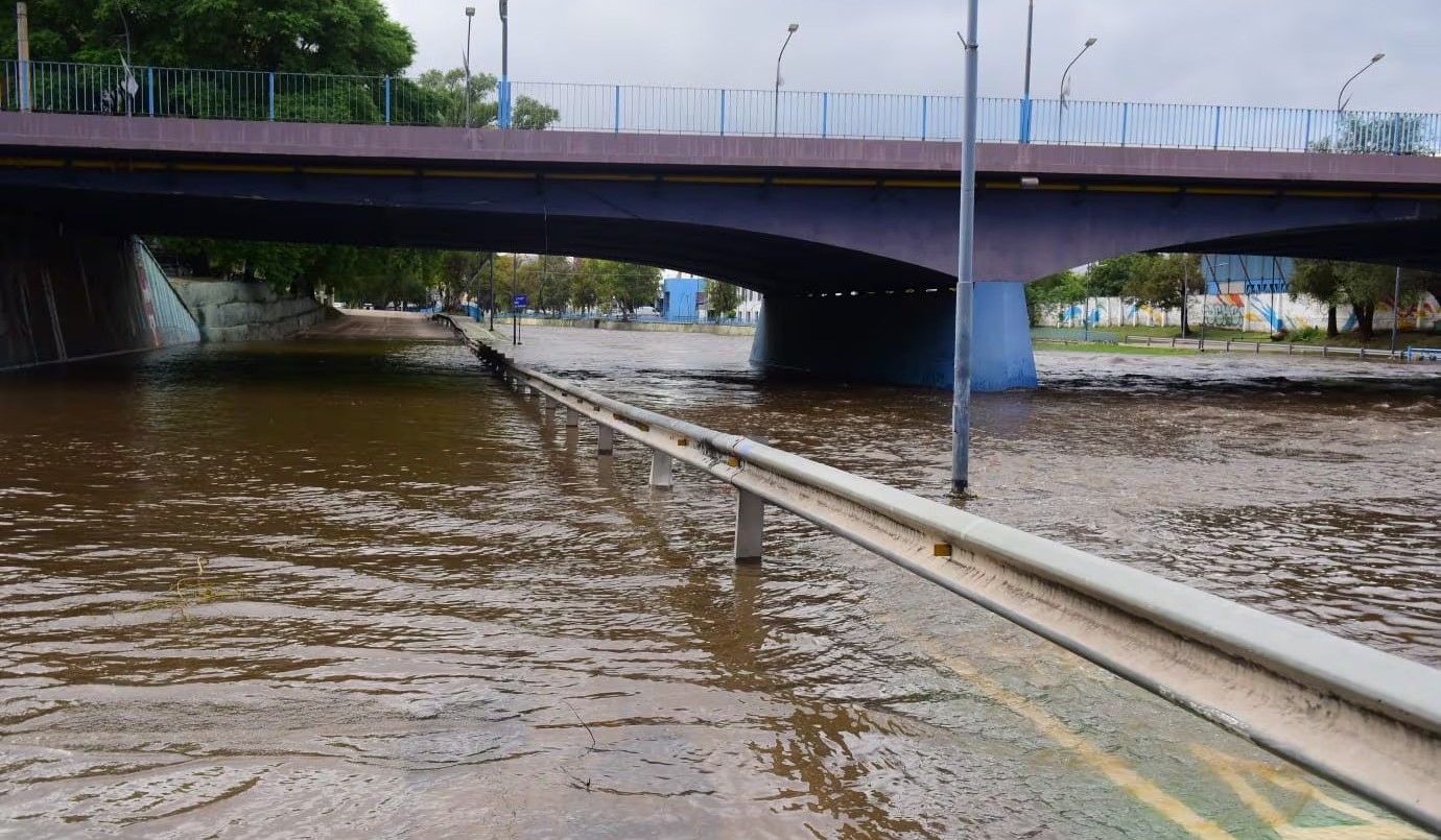 Córdoba: el municipio habilitó algunos tramos de la Costanera tras la crecida del Suquía | Córdoba