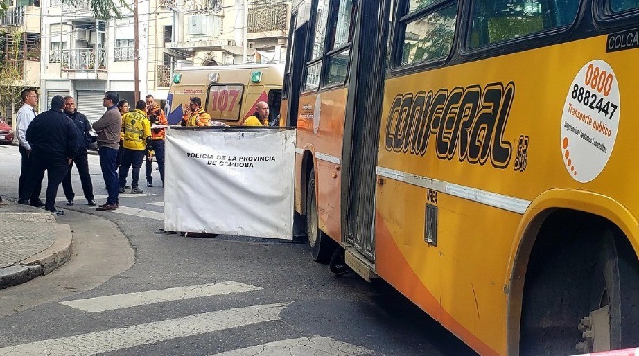 Un ciclista de 15 años murió atropellado por un colectivo urbano en Córdoba | Córdoba