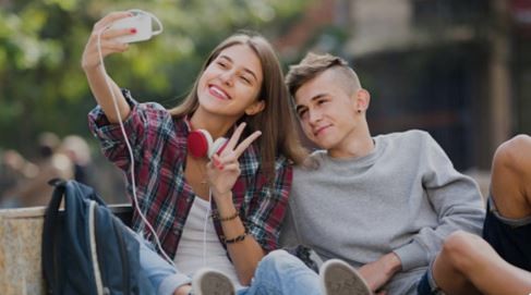 Efecto "Adolescencia": la Ciudad crea una plataforma para fortalecer el vínculo entre la familia y la escuela | Actualidad