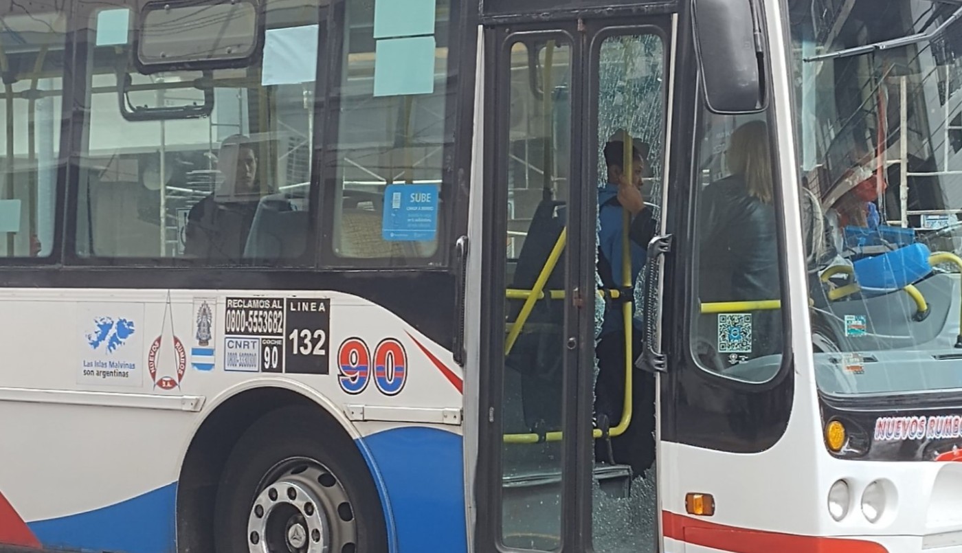Flores: un motociclista arrojó una piedra a un colectivero | Actualidad