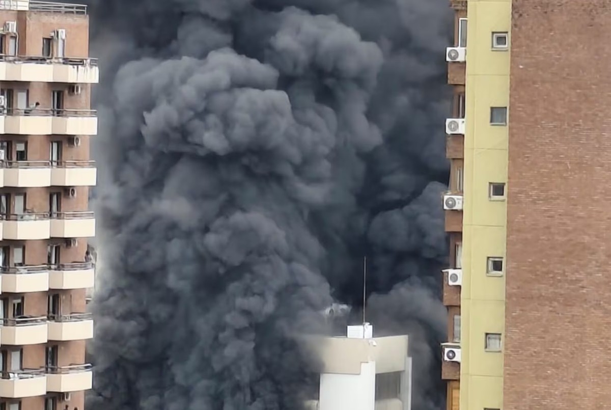 Grave incendio en el edificio de Apross: hubo evacuados | Córdoba