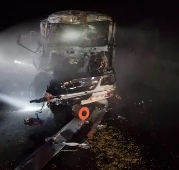 Tragedia: un camionero murió calcinado tras chocar con otro camión en el interior de Córdoba | Córdoba