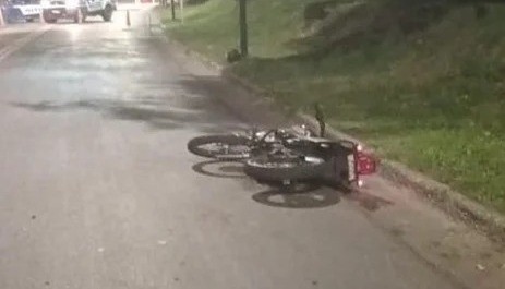 Tragedia en Córdoba: un motociclista de 25 años murió al chocar con un poste | Córdoba