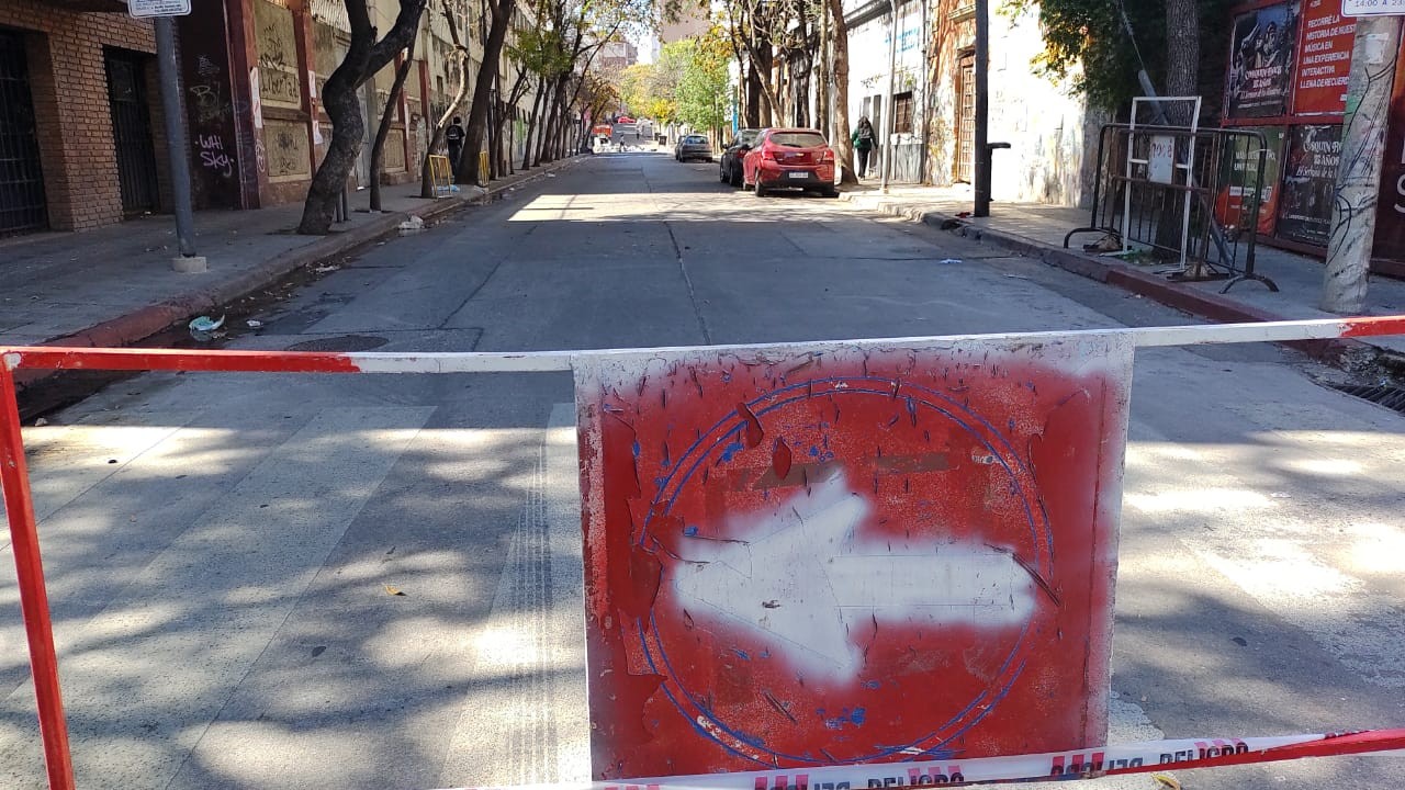 Corte total en una esquina de barrio Güemes: desvíos y cambios en el transporte urbano | Córdoba