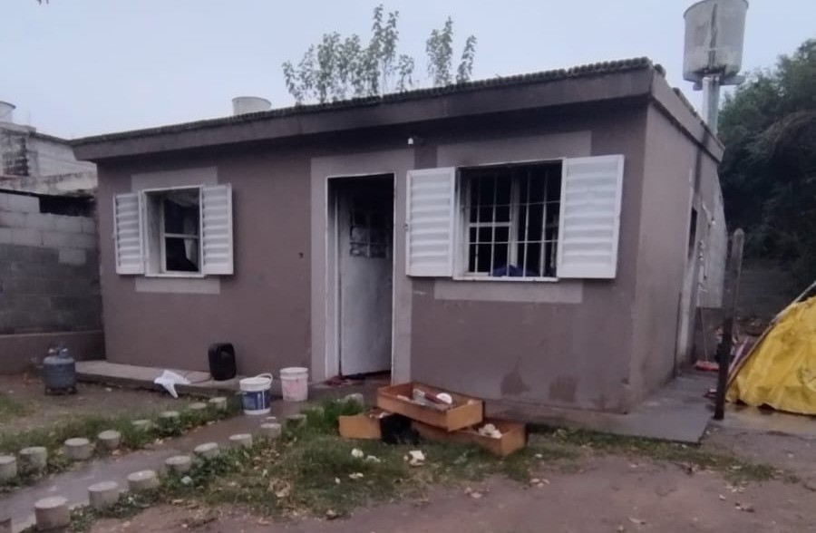 Se incendió una casa en Córdoba e internaron al dueño por inhalar humo | Córdoba