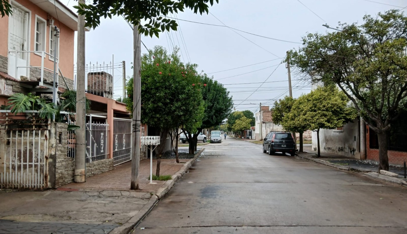 Intentó robar, cayó del techo y quedó enredado en un alambre de púas en Córdoba | Córdoba