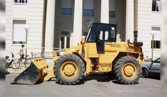 Chocó contra una máquina vial estacionada en contramano y perdió un embarazo: condenaron al municipio | Actualidad