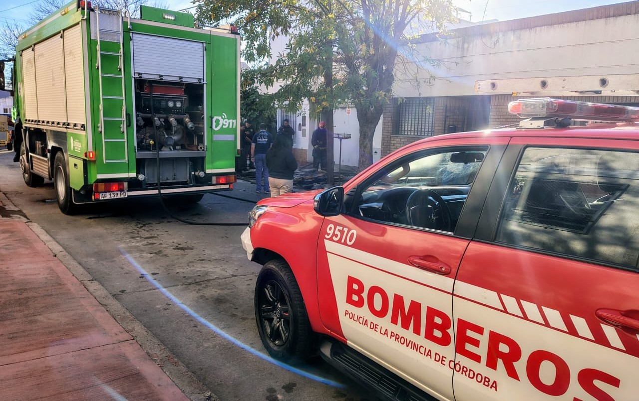 Bomberos combatieron un incendio en una escuela de carpintería: no hubo heridos | Córdoba