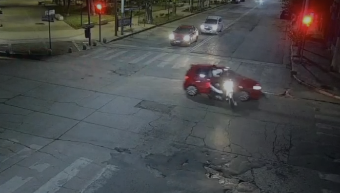 Choque en San Vicente: Mujer de 28 años herida tras ser embestida por vehículo | Córdoba