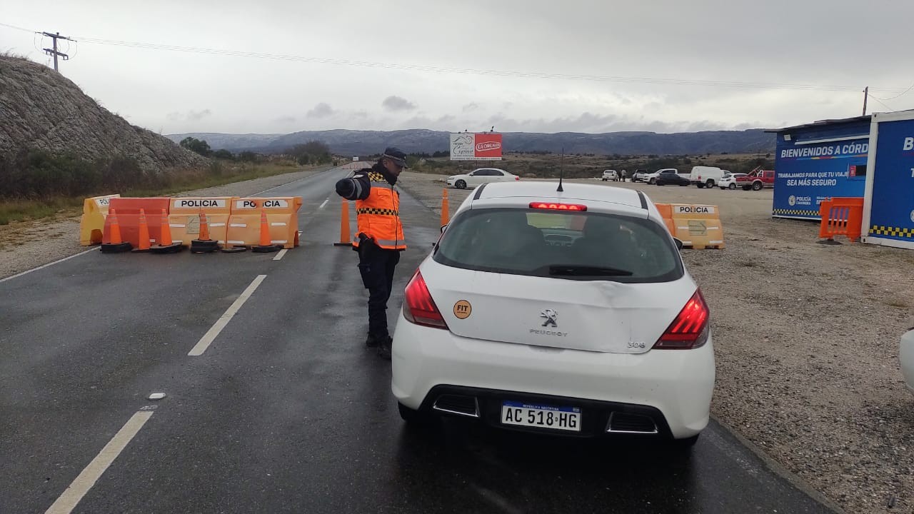 Cortaron el camino de las Altas Cumbres por el hielo y la nieve acumulada sobre la calzada | Córdoba