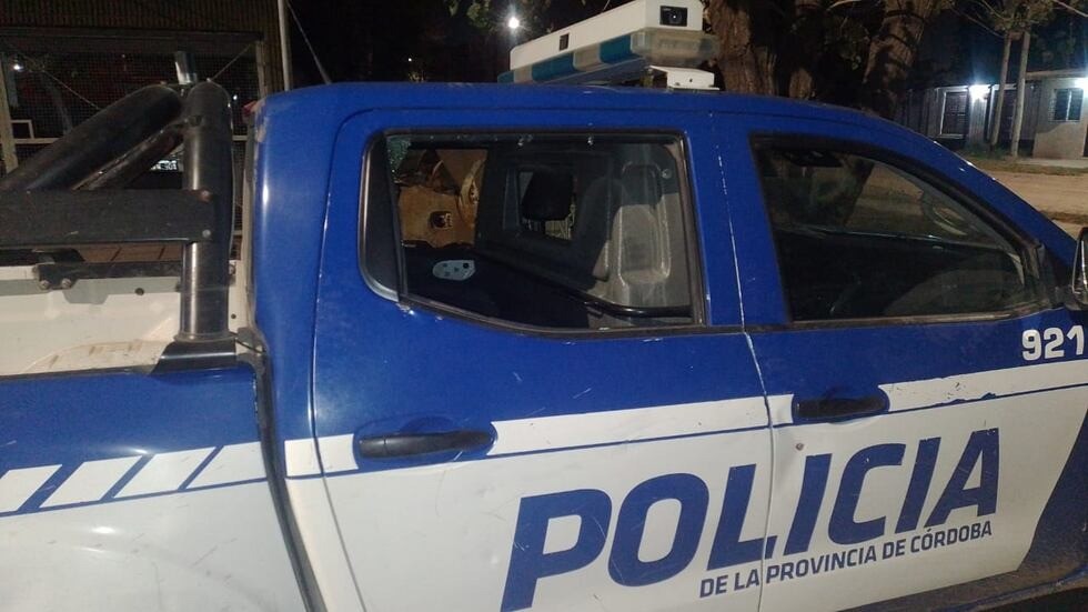 Violento ataque a una comisaría de Córdoba: vecinos arrojaron piedras para liberar a un detenido | Córdoba