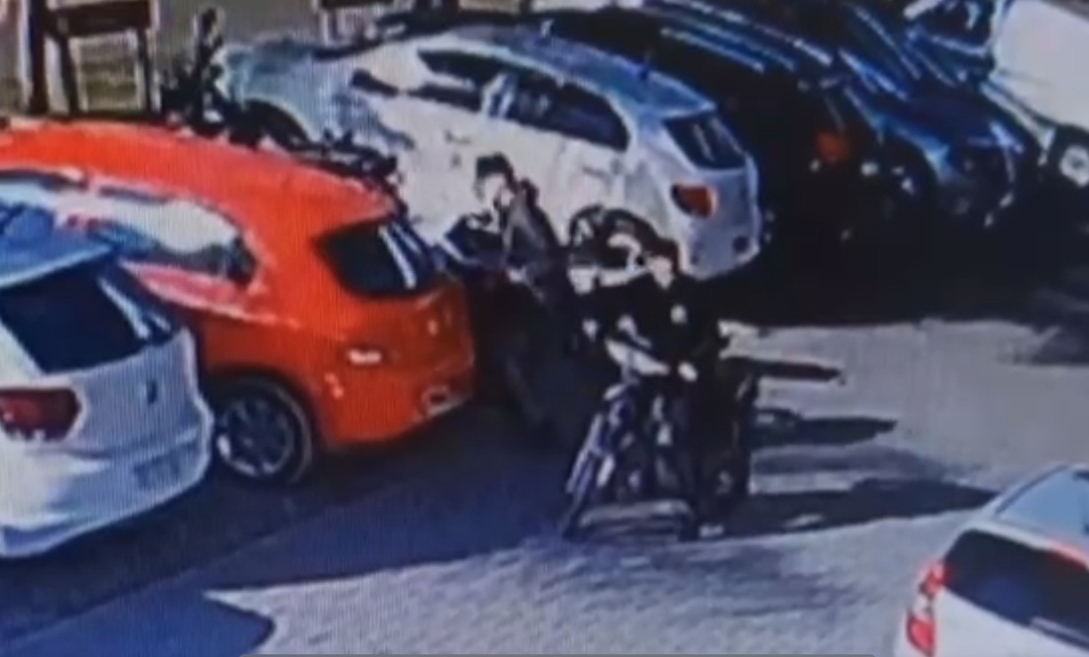 En segundos, le robaron la moto que compró este año: tiene 22 años y la usaba para trabajar | Córdoba