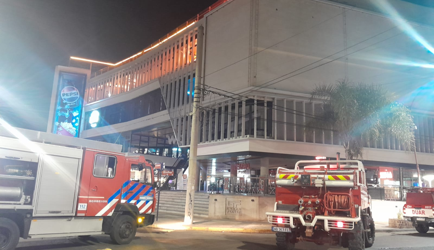 Carlos Paz: se incendió un shopping en el centro de la ciudad | Córdoba